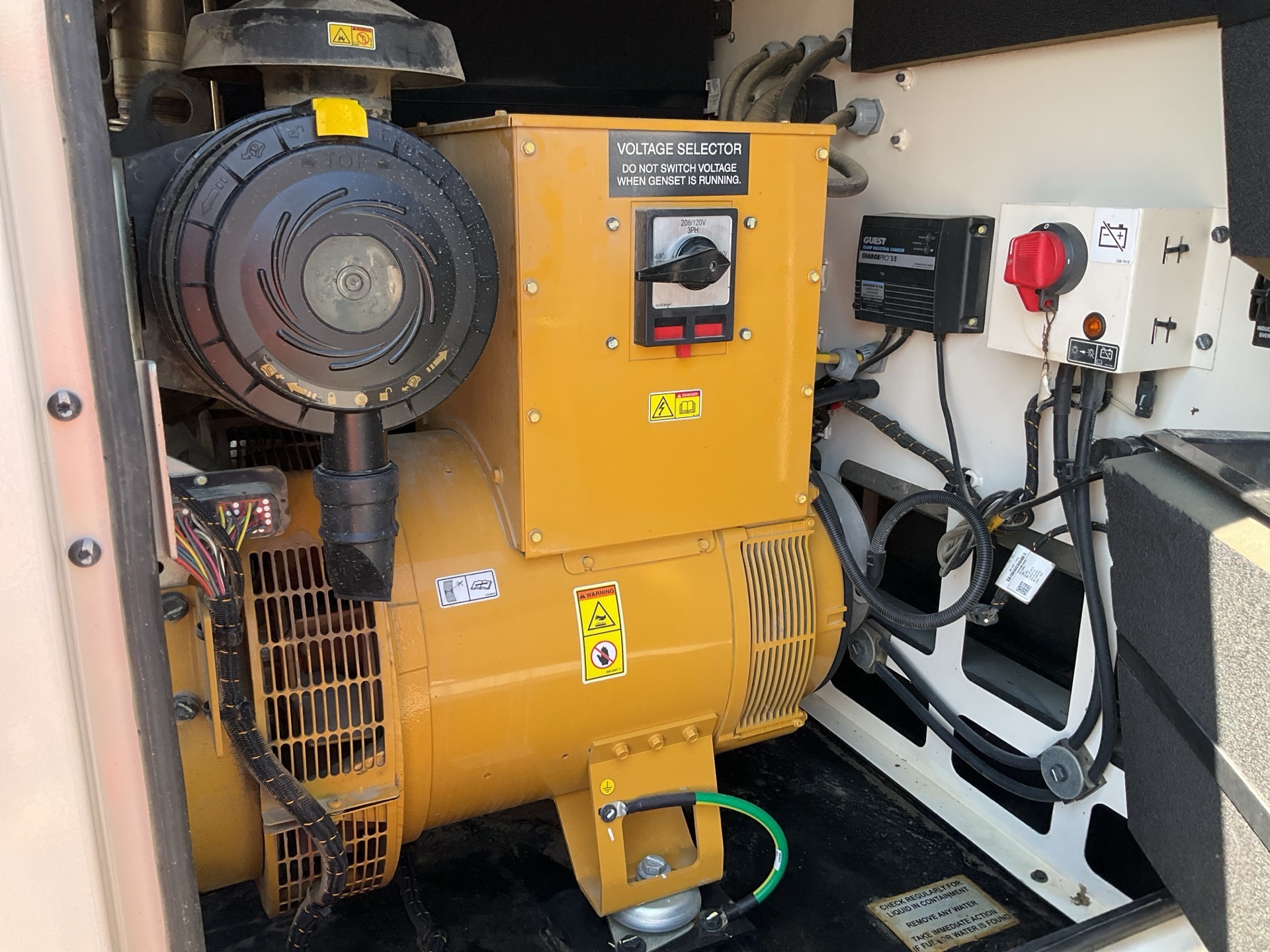 2021 Caterpillar XQ125 - 100 kW thumbnail 4