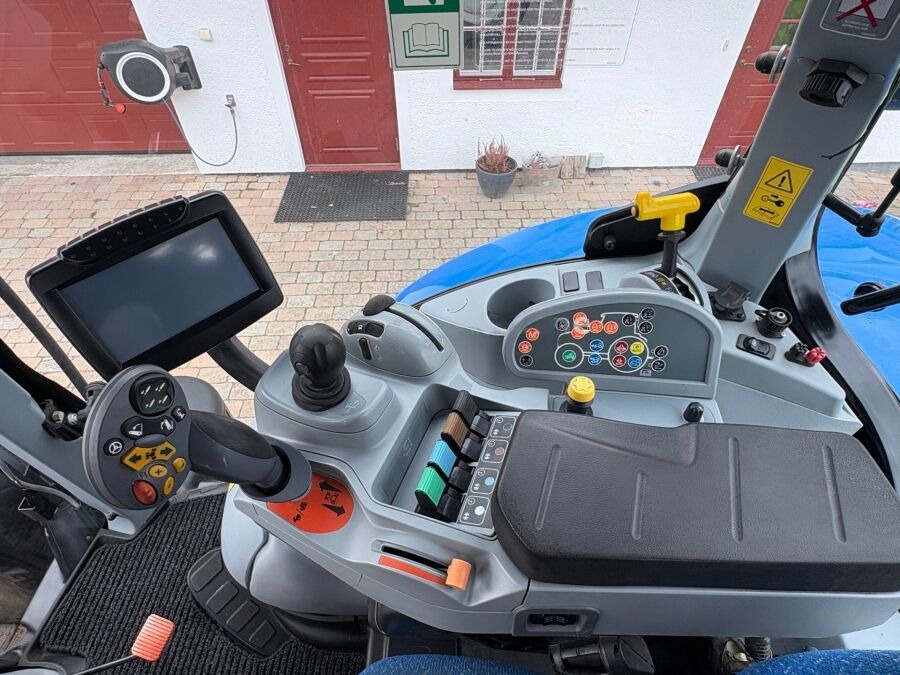 New Holland T7.210 2013 thumbnail 8