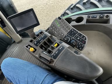 2011 John Deere 8235R thumbnail 10