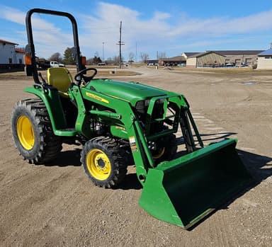 2016 John Deere 3038E MFWD thumbnail 2