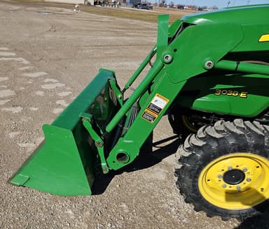 2016 John Deere 3038E MFWD thumbnail 5