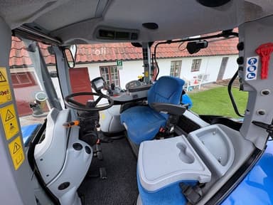 New Holland T7.210 2013 thumbnail 7